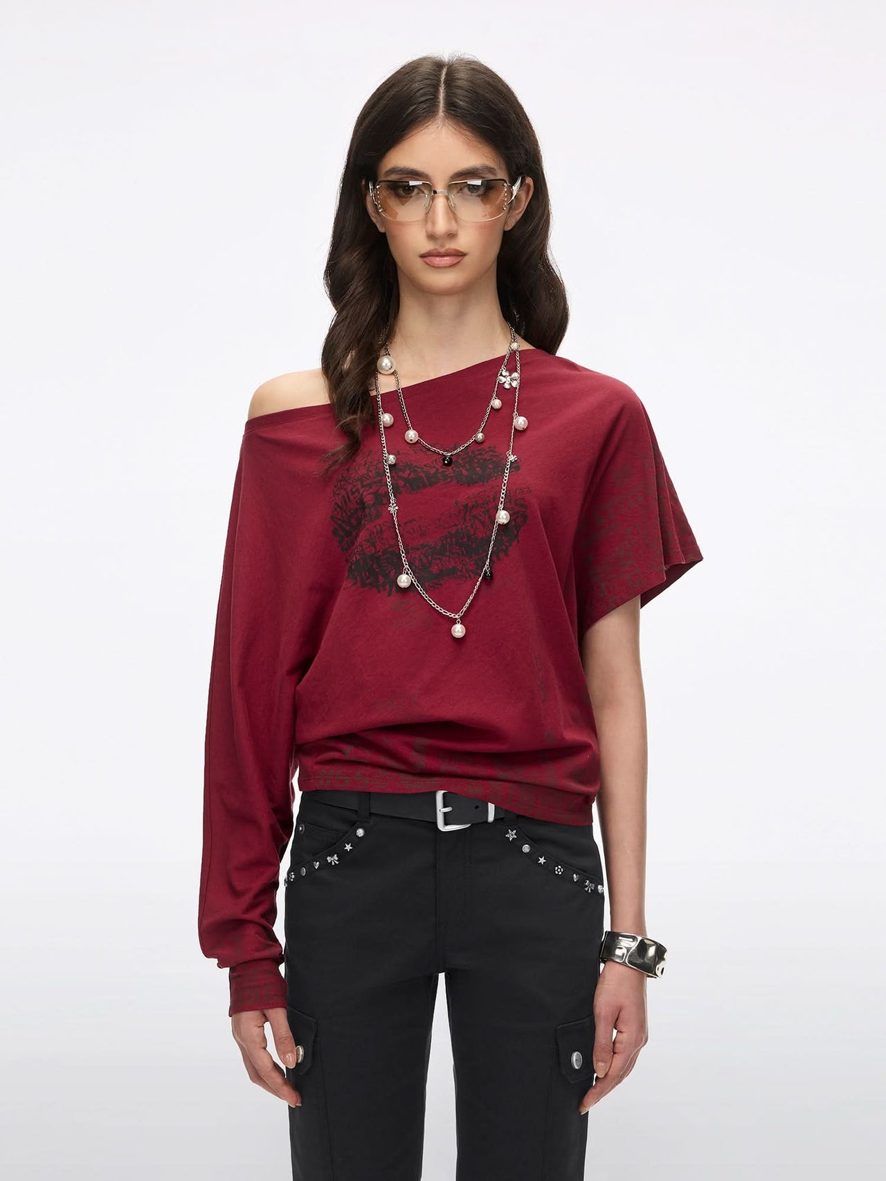 Asymmetric Sleeve Lip-Print T-Shirt