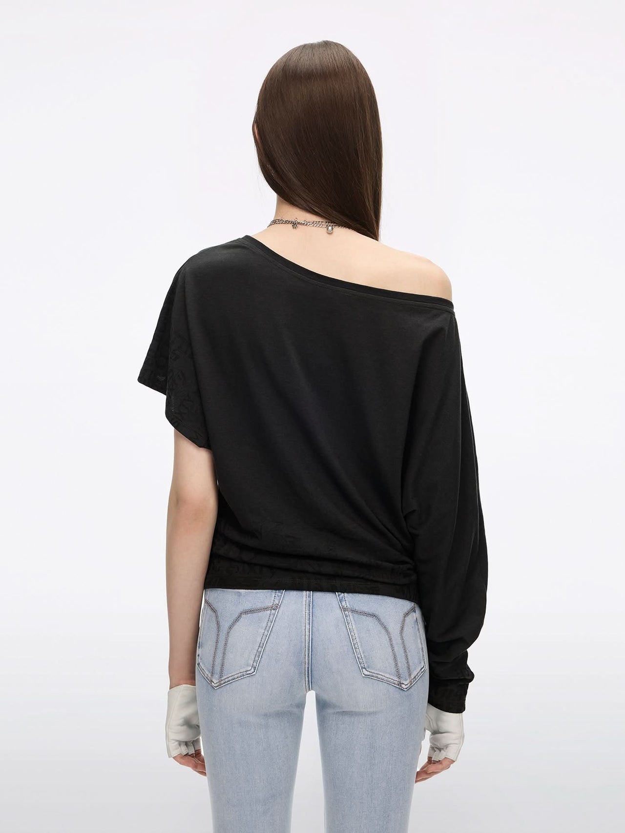 Asymmetric Sleeve Lip-Print T-Shirt
