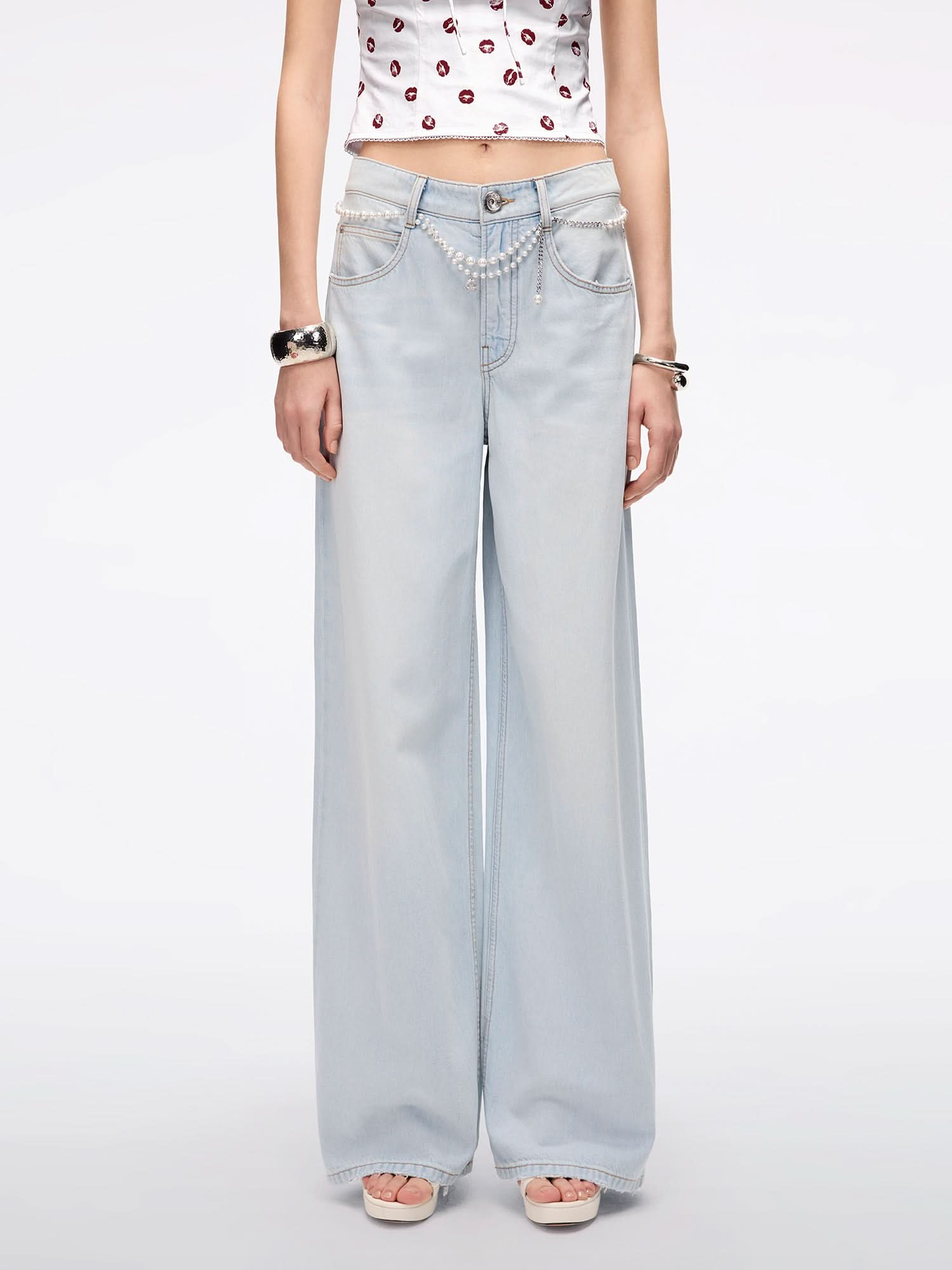 Wide-Leg Jeans with Waist Chain