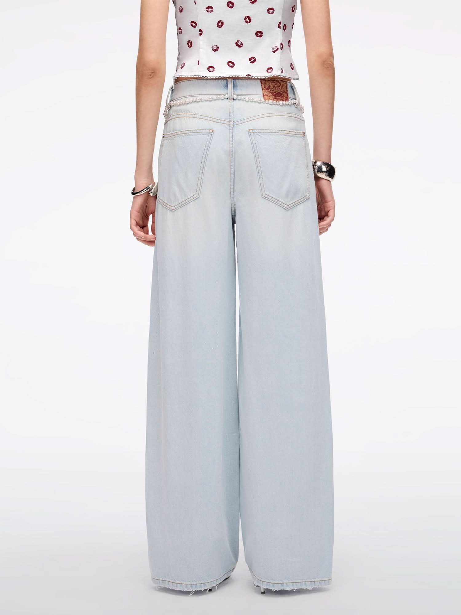 Wide-Leg Jeans with Waist Chain