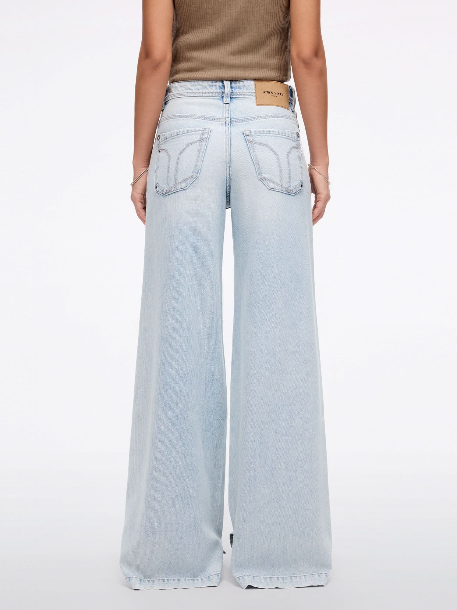 Loose Wide-Leg Jeans