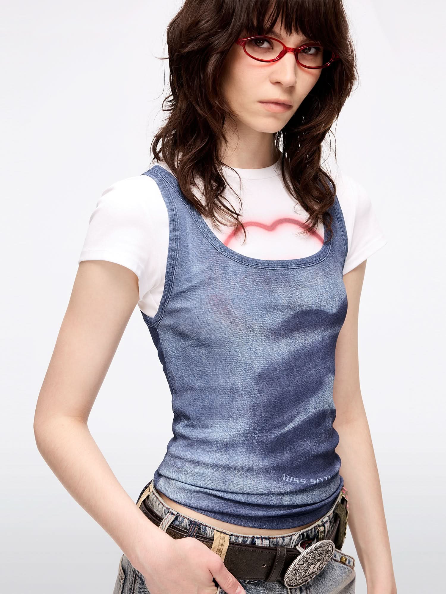 Slim-Fit Lip Print Tank Top