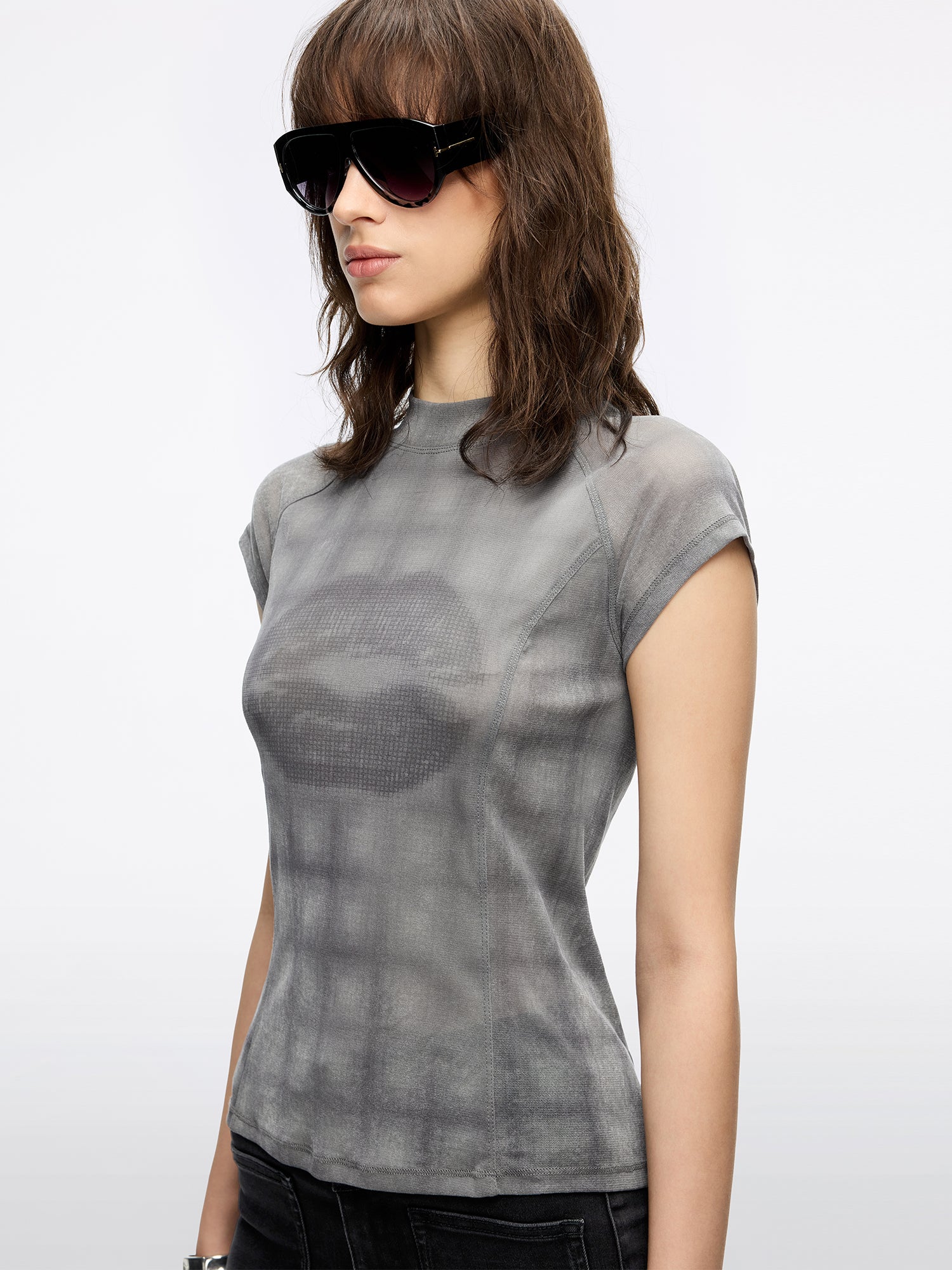 Mock Neck Lips Print T-Shirt