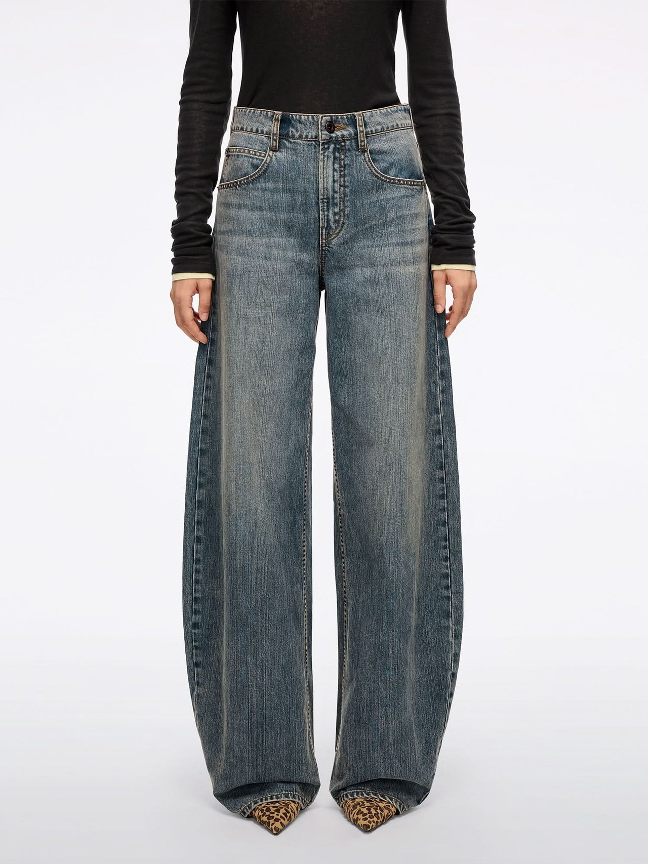 Scimitar Jeans With Decorative Accessory