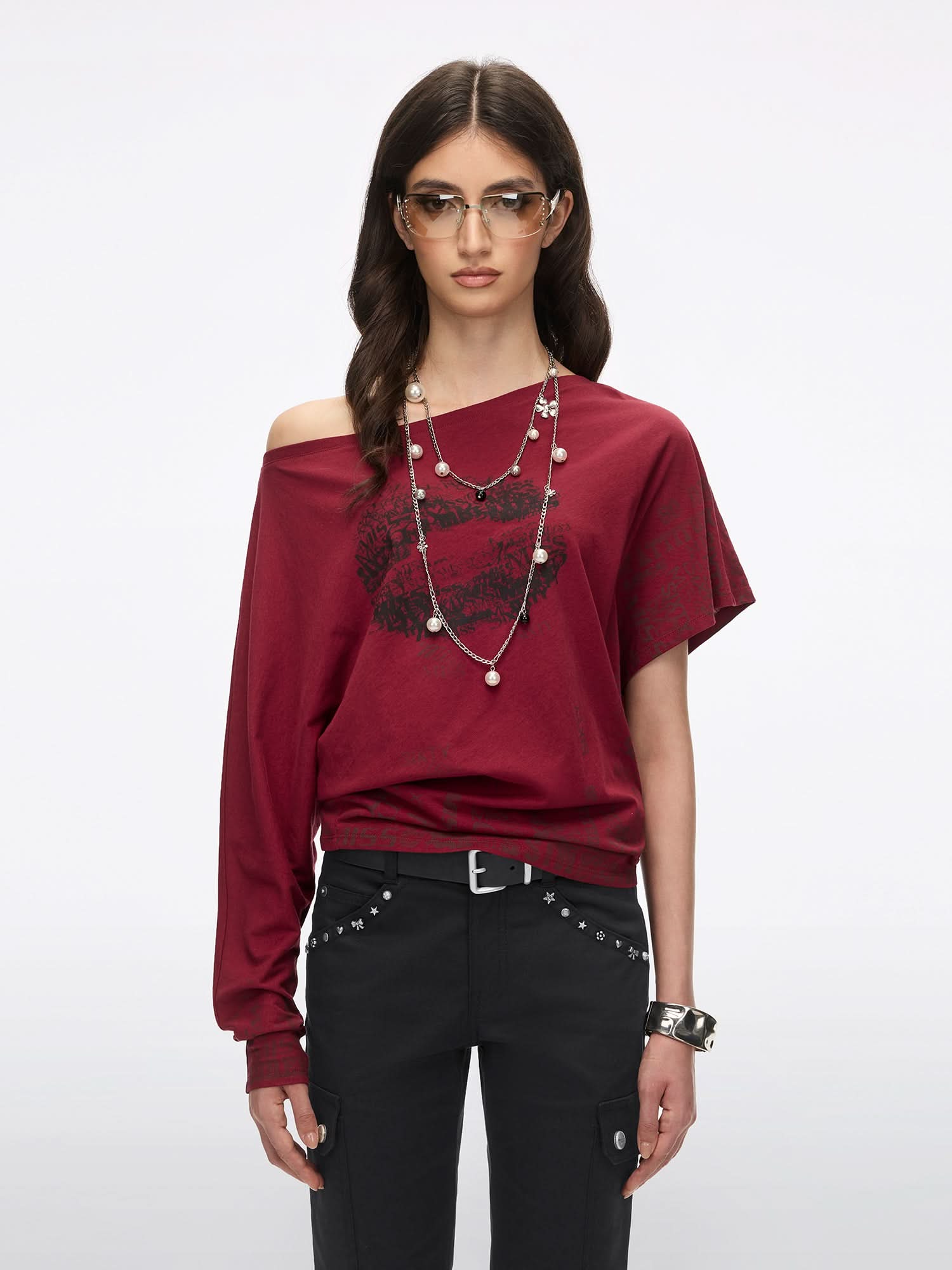 Asymmetric Sleeve Lip-Print T-Shirt