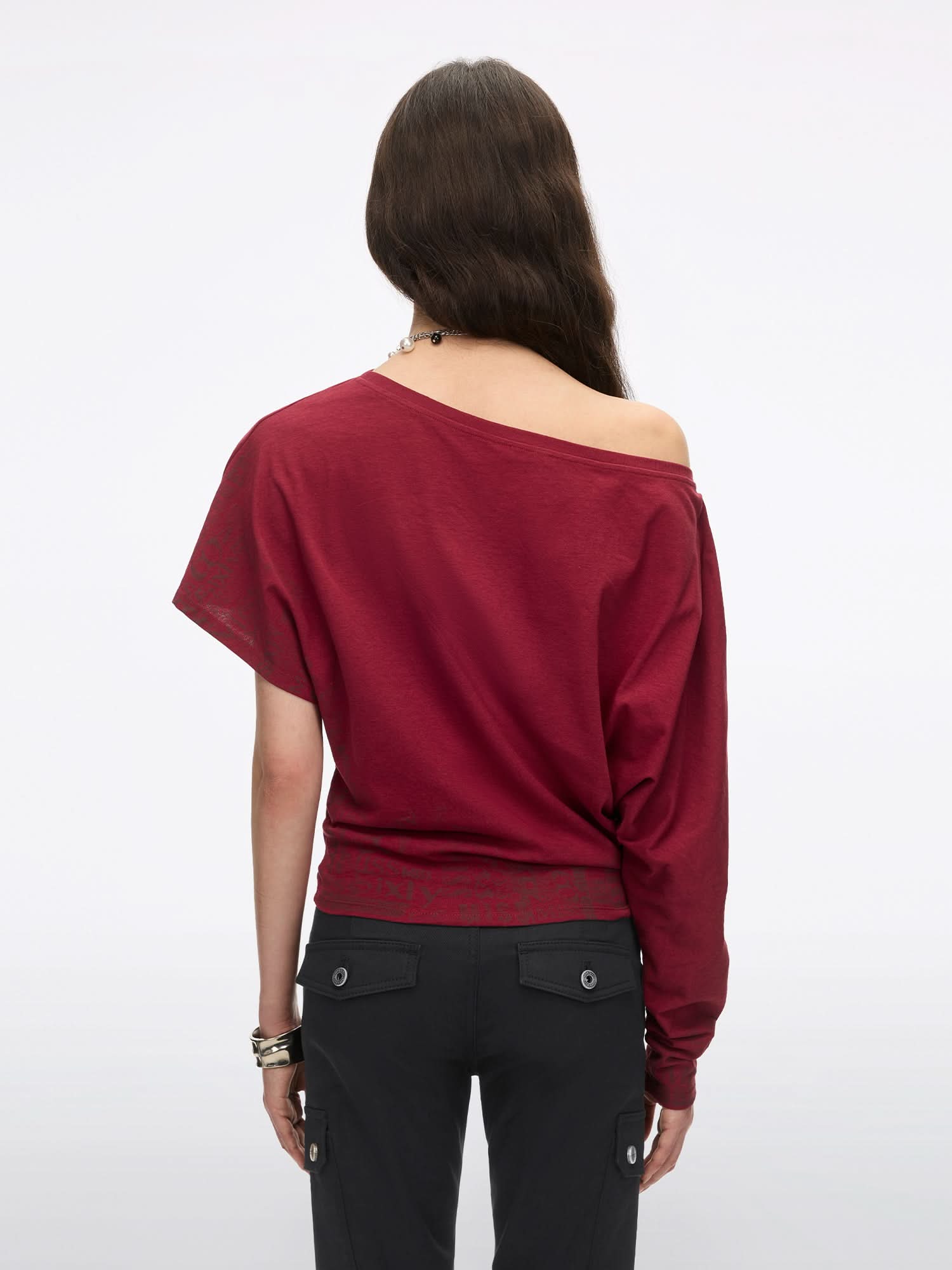 Asymmetric Sleeve Lip-Print T-Shirt