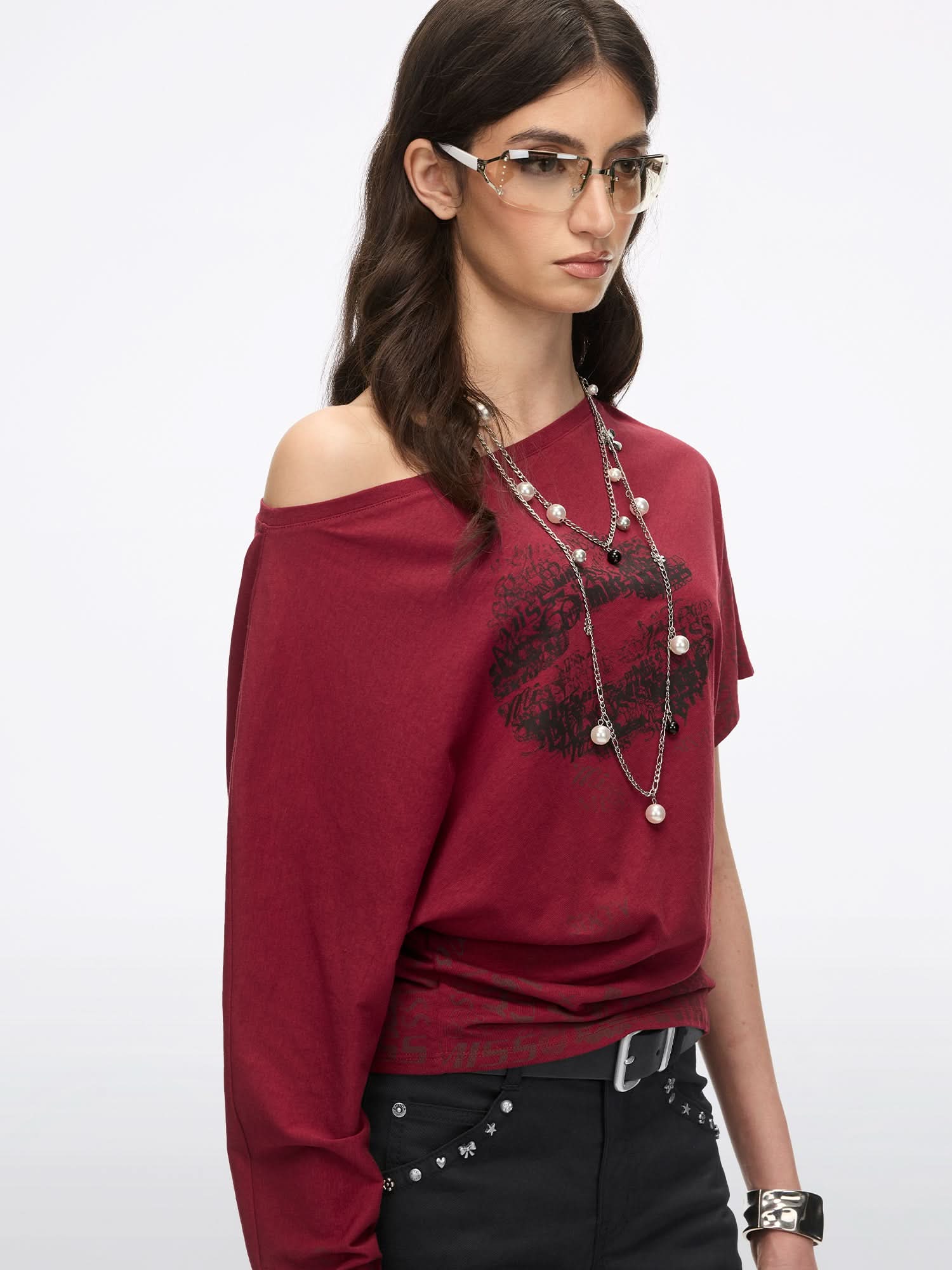 Asymmetric Sleeve Lip-Print T-Shirt