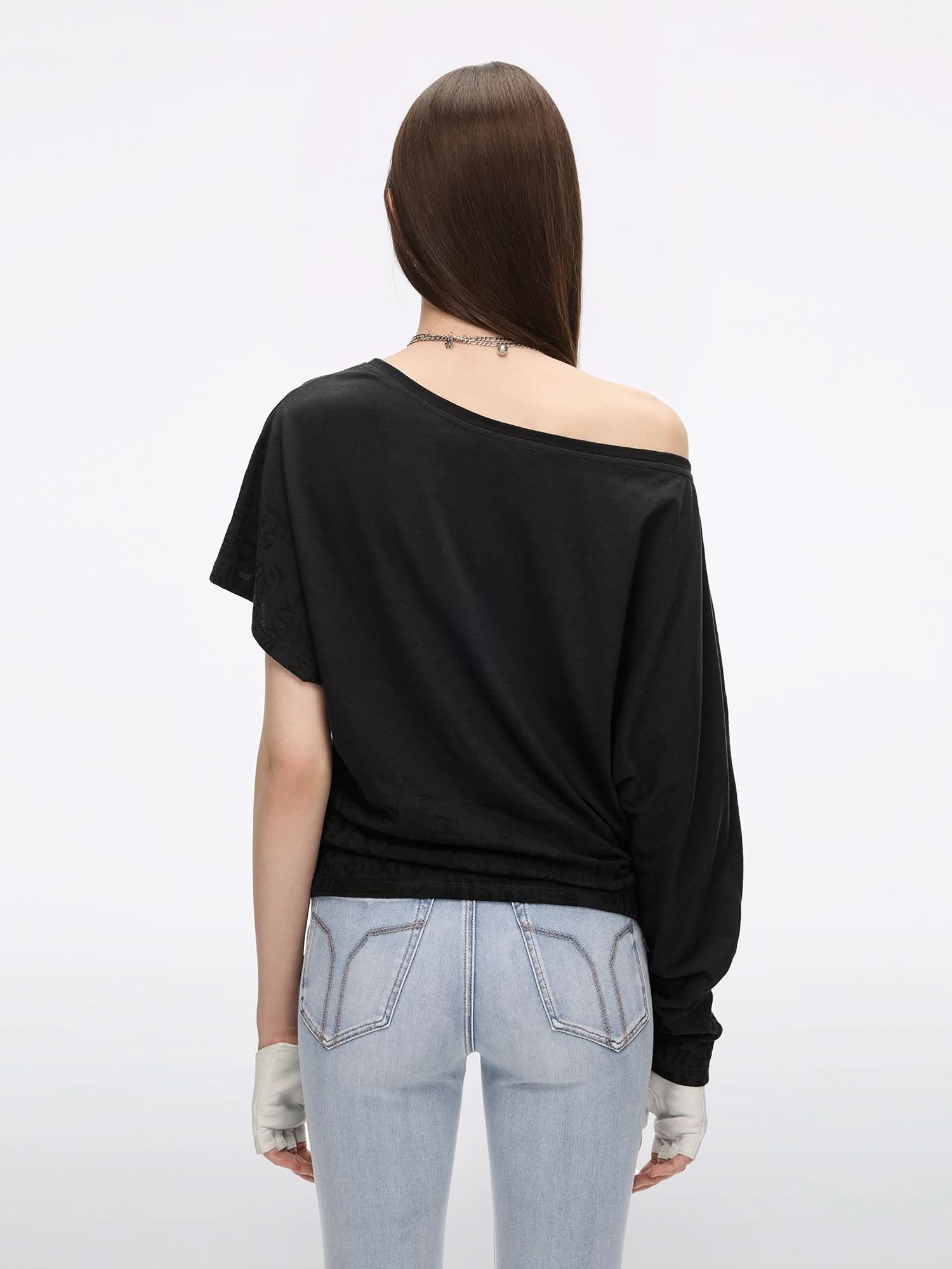 Asymmetric Sleeve Lip-Print T-Shirt