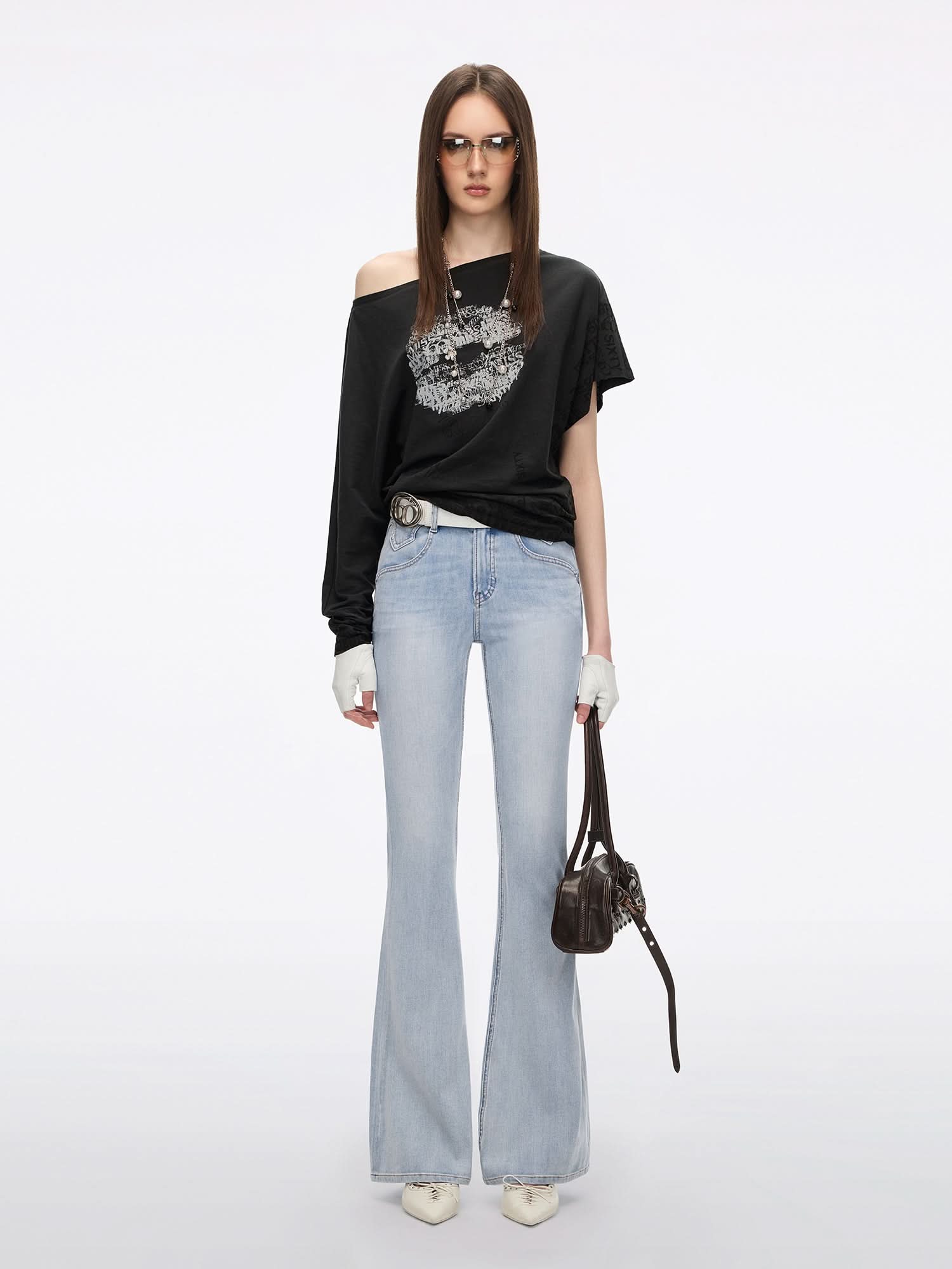 Asymmetric Sleeve Lip-Print T-Shirt