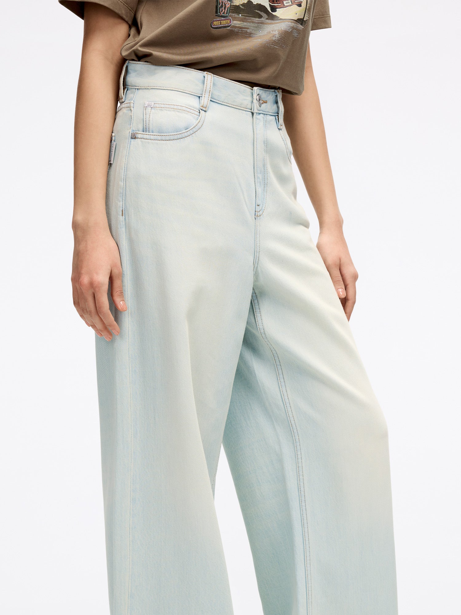 Relaxed Wide-Leg Denim Jeans