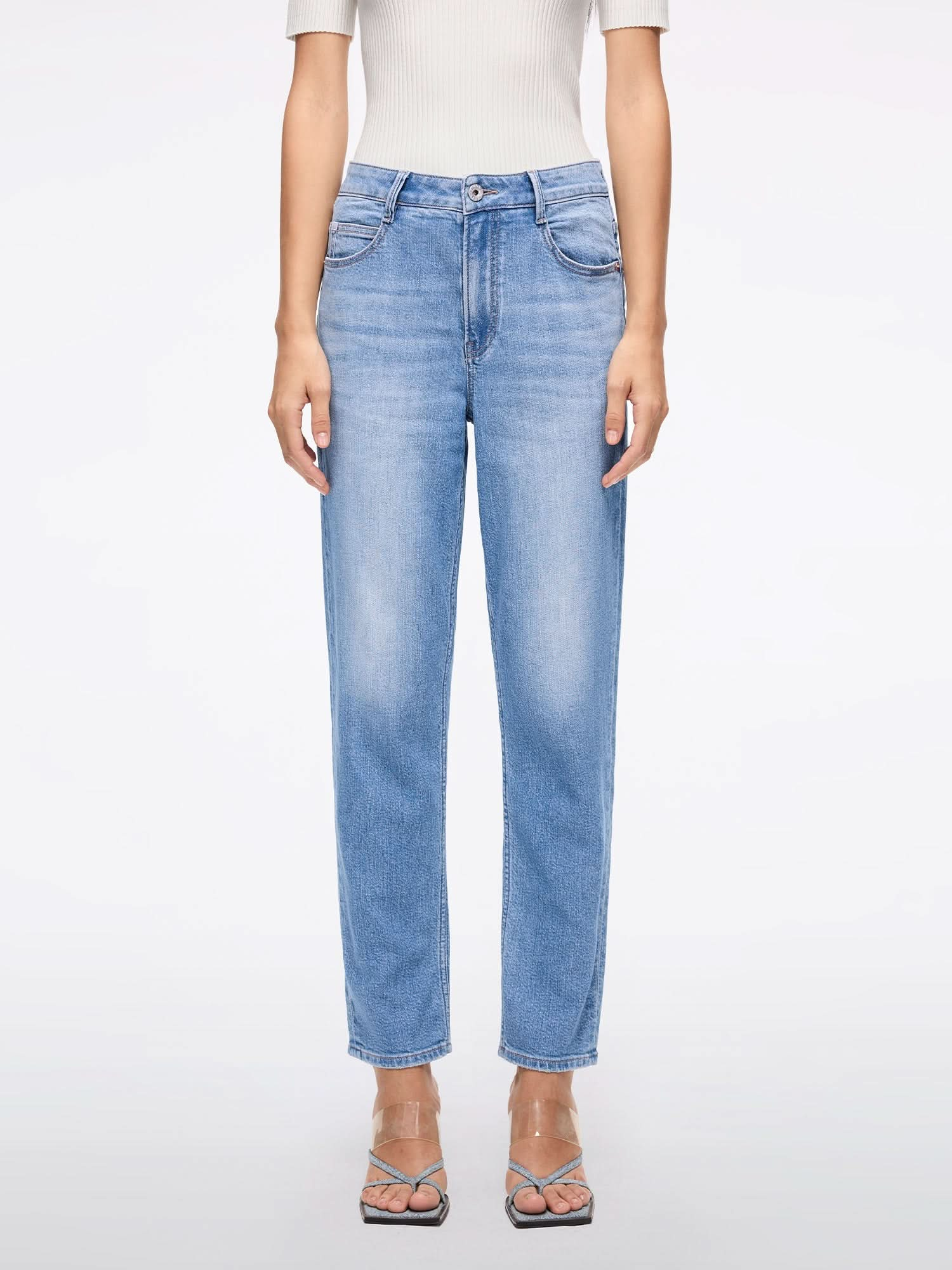 Cropped Carrot Jeans