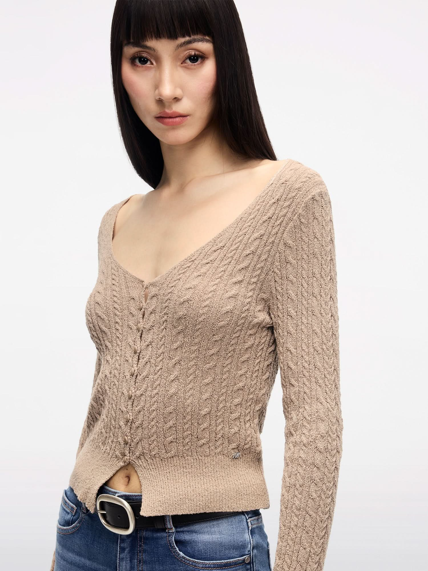 V-NECK SWEATER