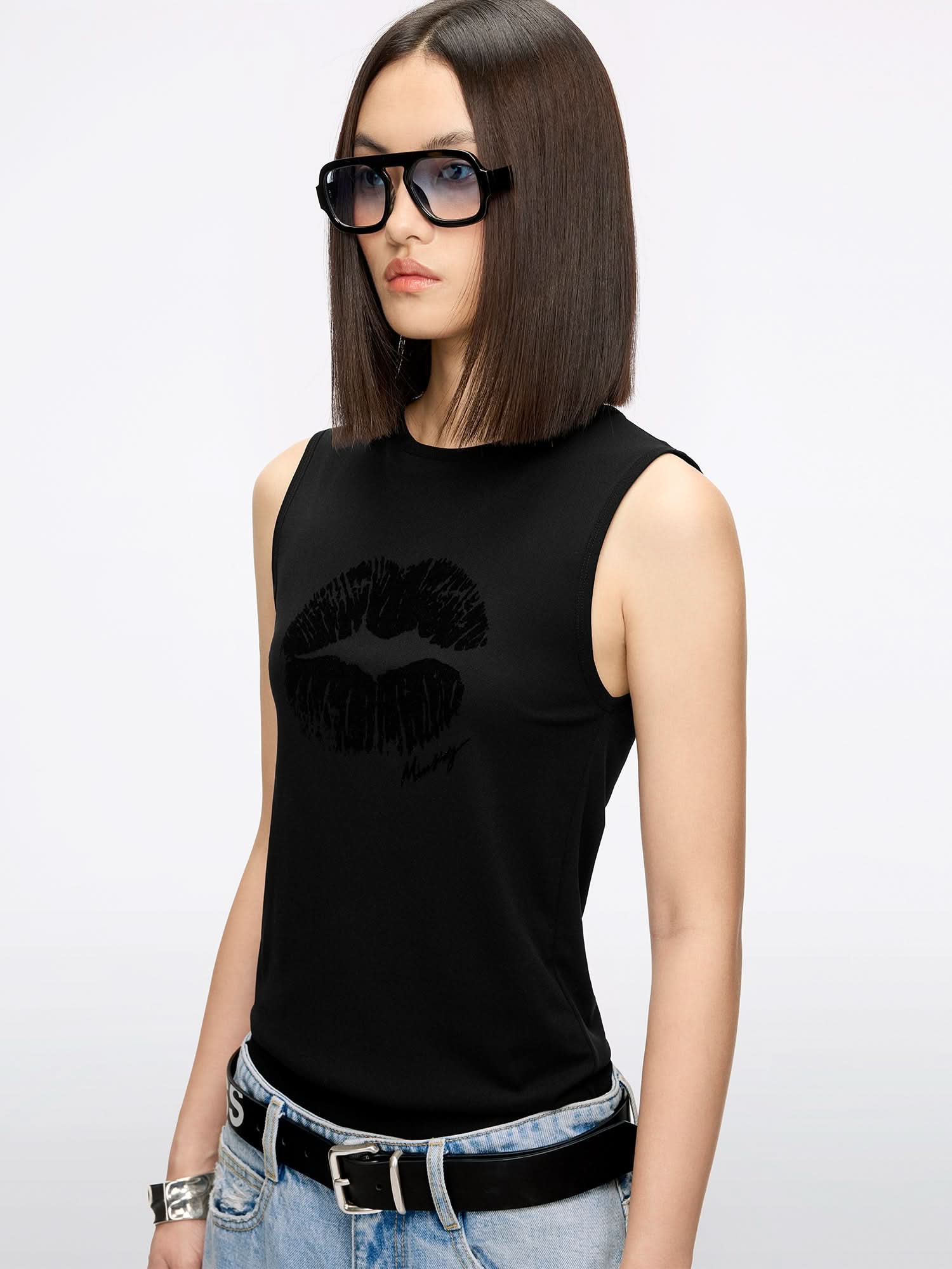 Lip Print Sleeveless T-Shirt