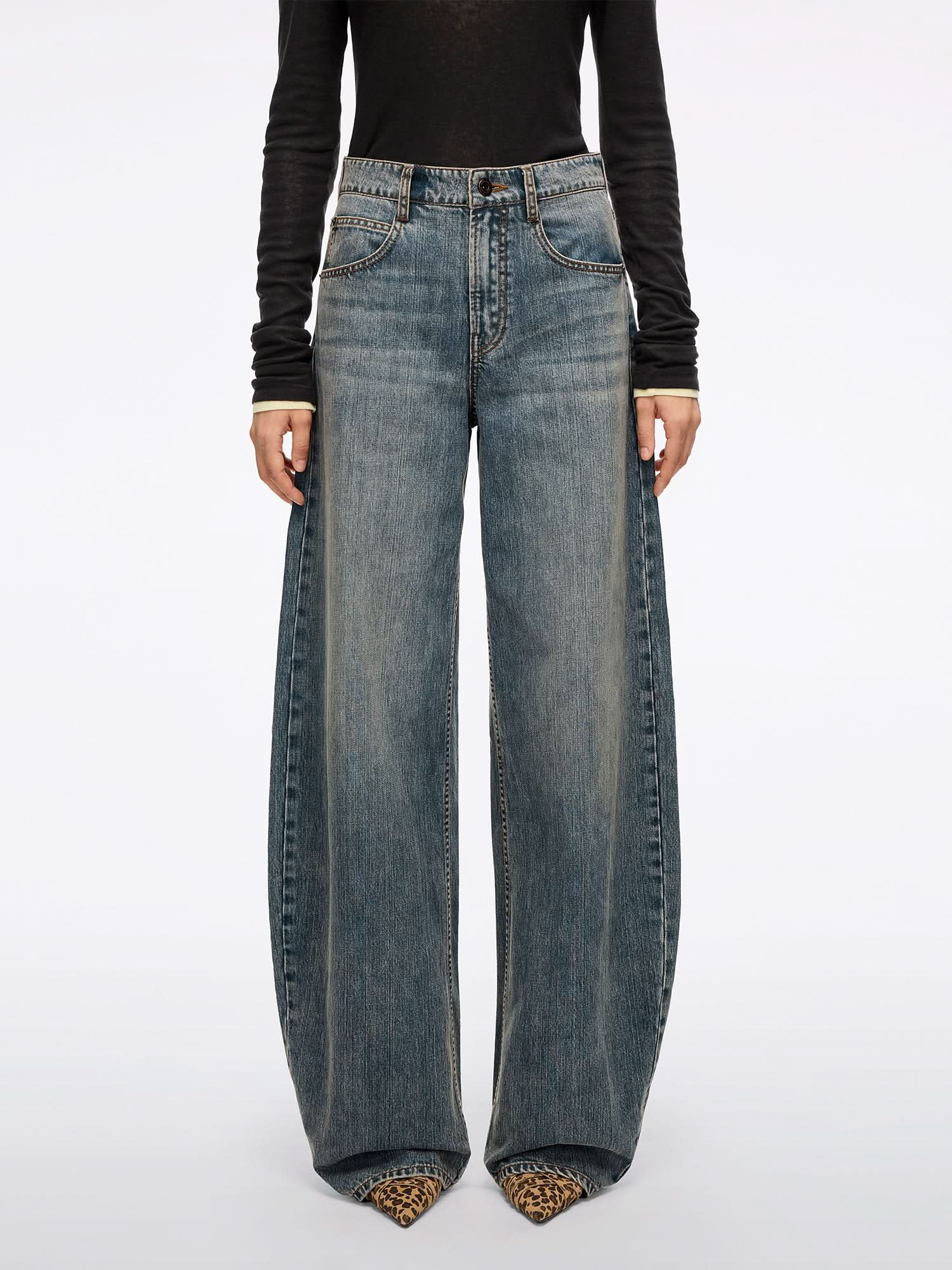Scimitar Jeans With Decorative Accessory - RETRO BLUE / 23