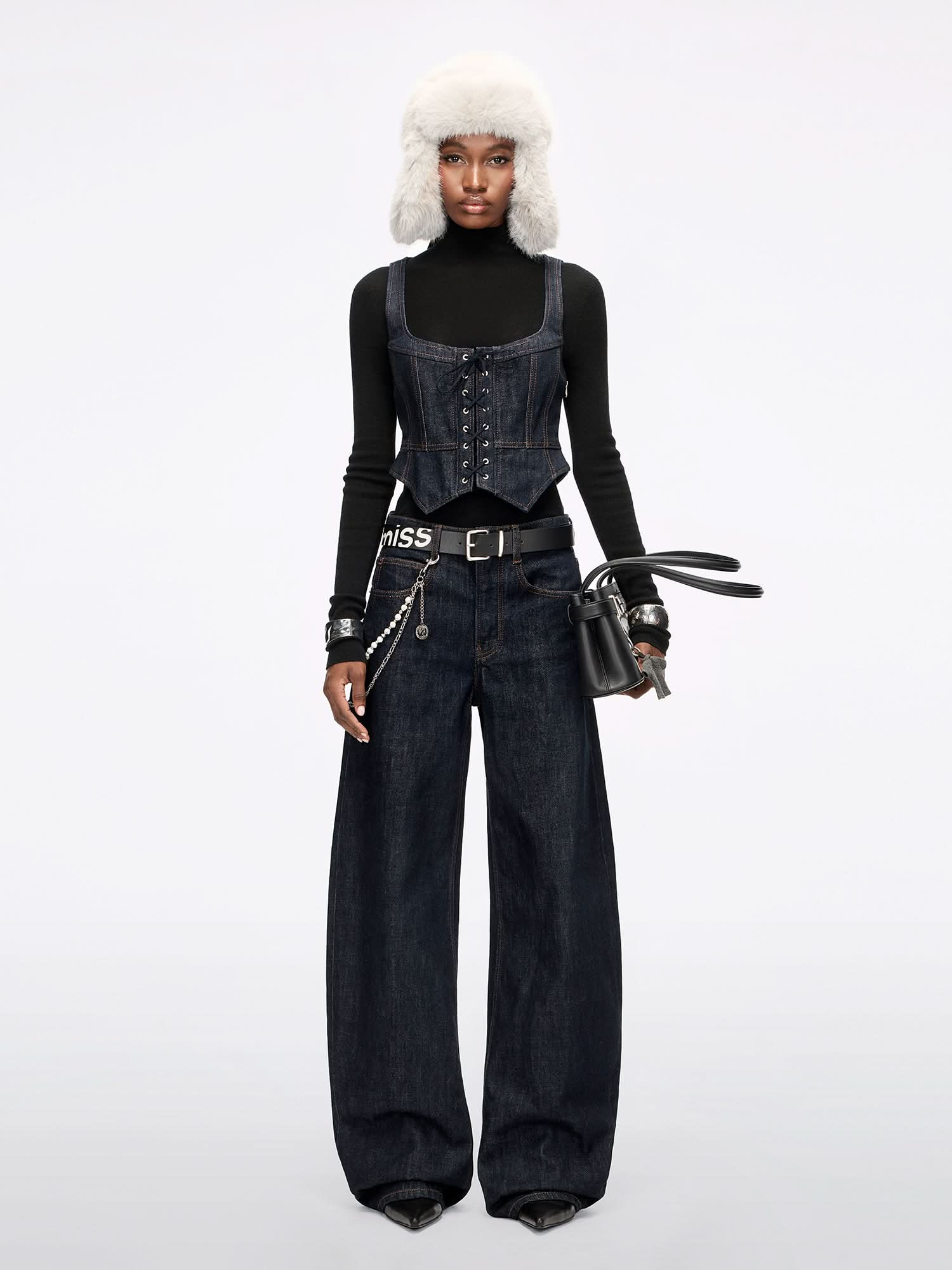 Scimitar Jeans With Decorative Accessory