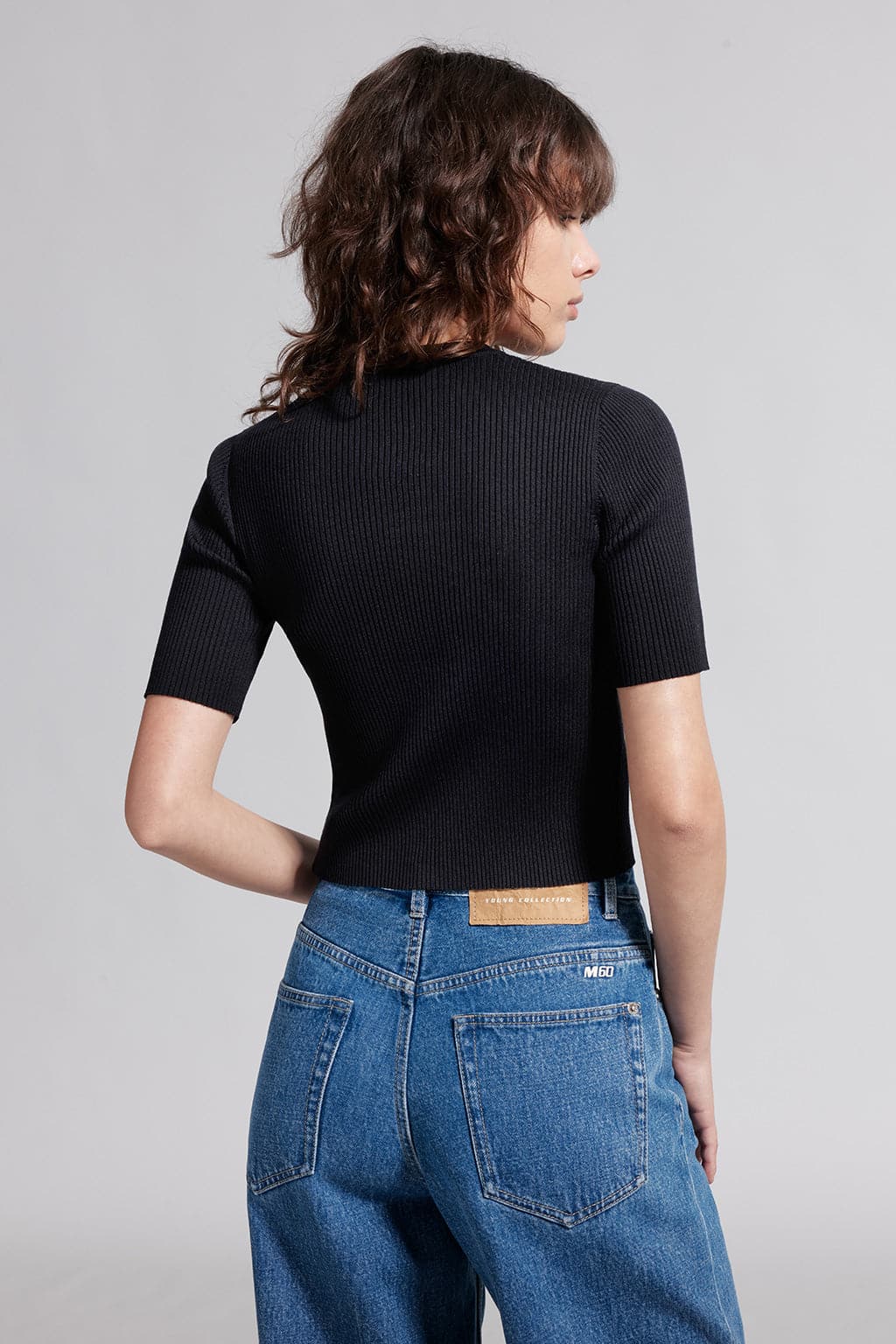 Round Neck Slim Fit Cropped Kint Top