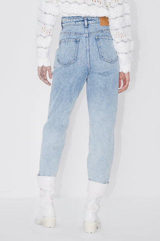 V-Shape Waistline Jeans With Chain